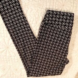 LuLaRoe One Size OS (2-10) Buttery Soft Leggings Black White Geometric Basic EUC